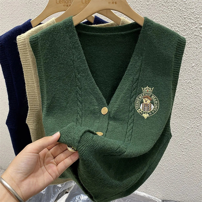 New Embroidered Bear Knitted L - Sewing Vest reseña y precio