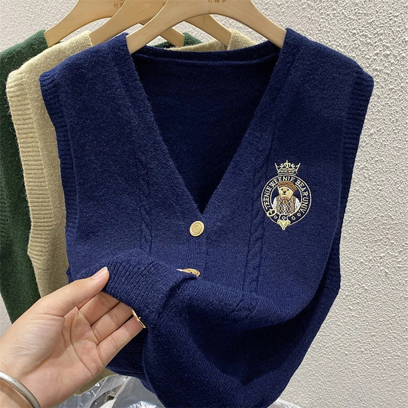 New Embroidered Bear Knitted L - Sewing Vest reseña y precio